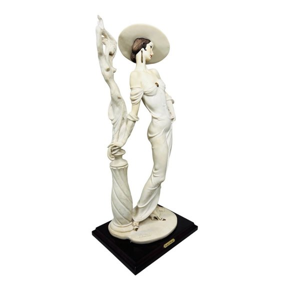 Giuseppe Armani Vintage 1992 Porcelain Statue 18" - Picture 5 of 12